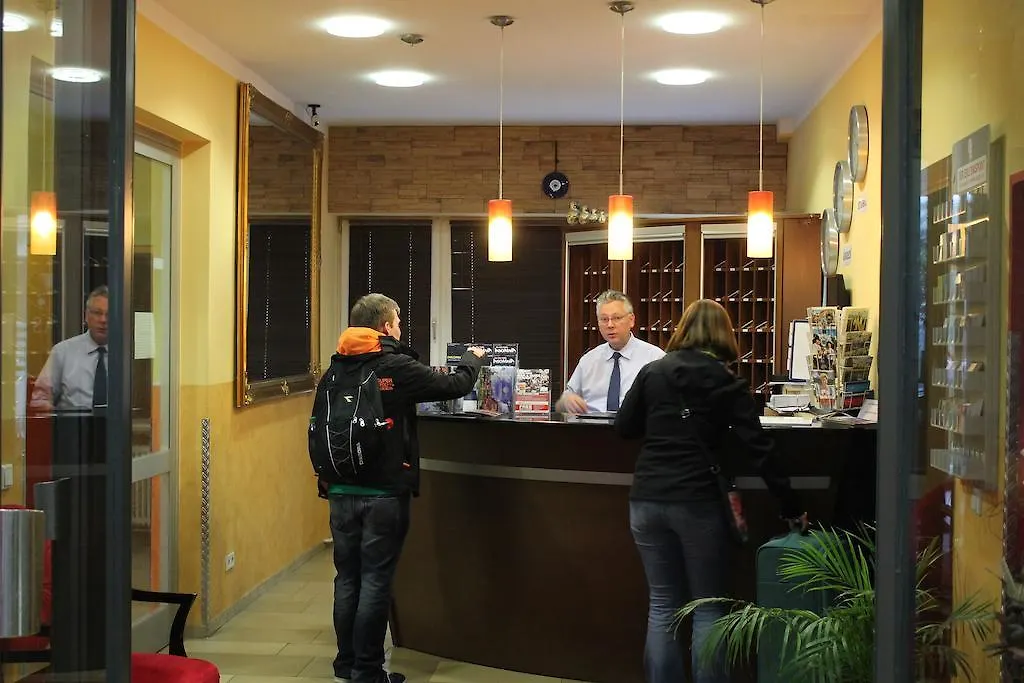 Konukevi Pension Tillo Münih